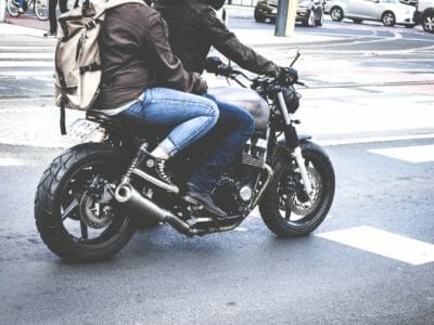 These new riders will benefit from the best guide to motorcycle classes in Tucson.