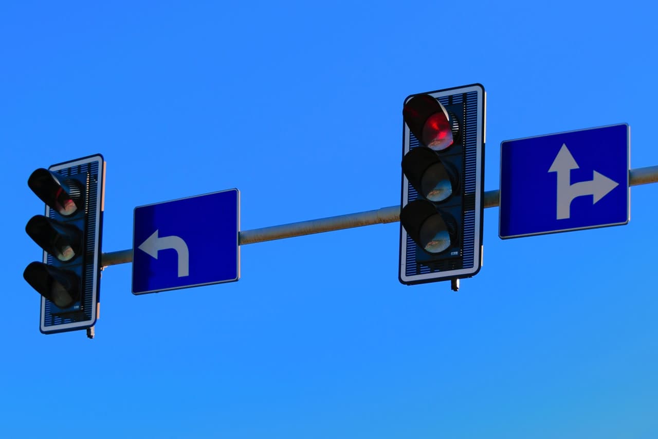 This stoplight is where cars should stop, but red light running drivers frustrate people in Tucson.